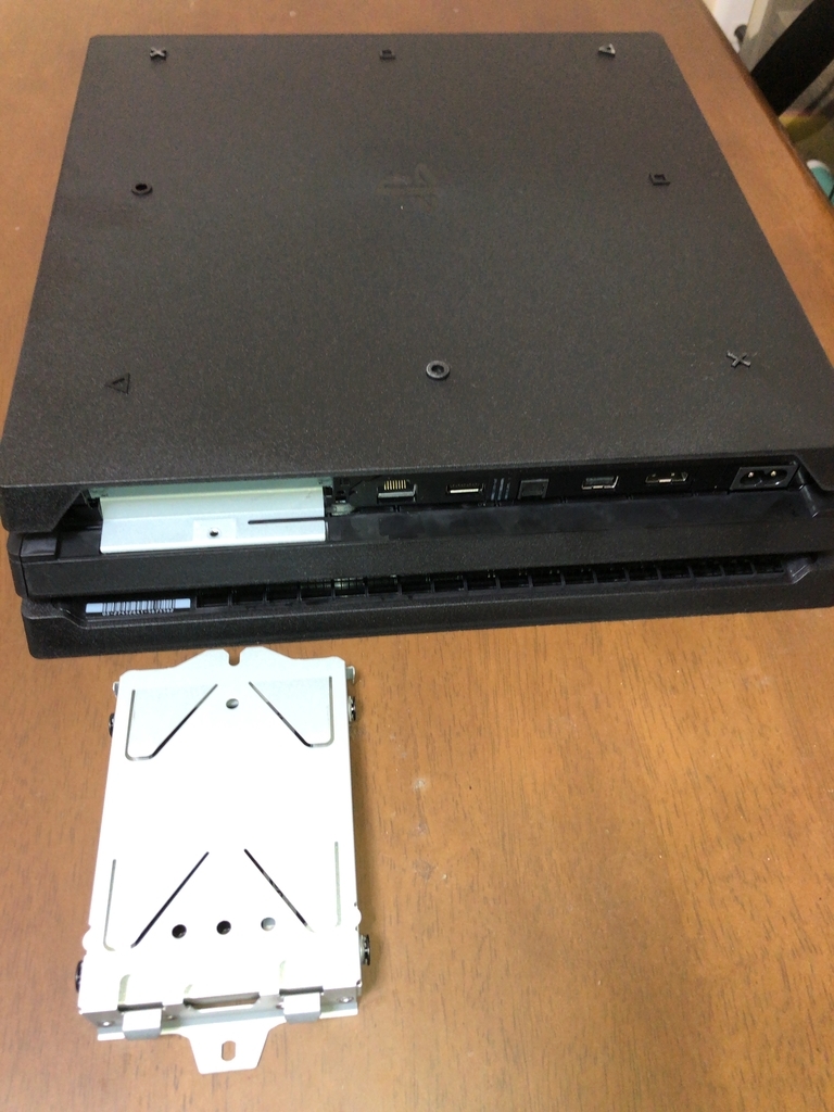 PS4 Pro(CUH-7200BB01)のHDDをSSD(Crucial MX500)に換装する方法｜ばくさんの雑記帳